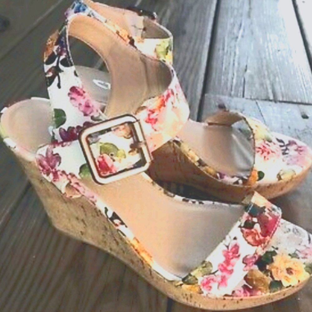 CL by Laundry Infinity Floral Wedge Sandals